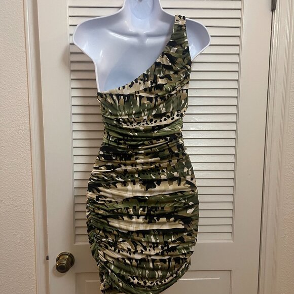 Windsor One Shoulder Camo Ruched Mini Dress NWOT - Picture 4 of 7